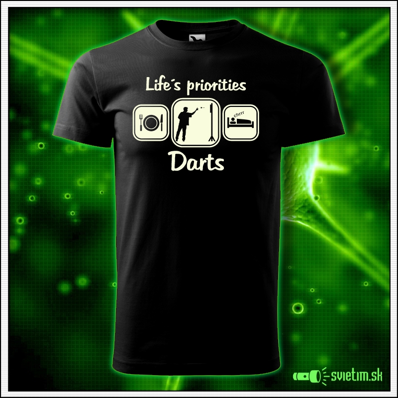 pánske vtipné šípkarske tričko Life´s Priorities Darts vtipný darček pre šípkara