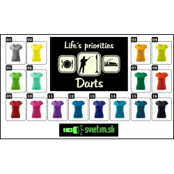 vtipné farebné šípkarske tričká Life´s Priorities Darts ako vtipný humorný darček pre šípkarku